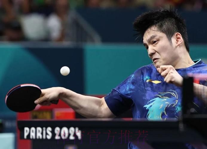 名场面！樊振东正手爆冲打到手背球飞了，西蒙高茨一脸难以置信